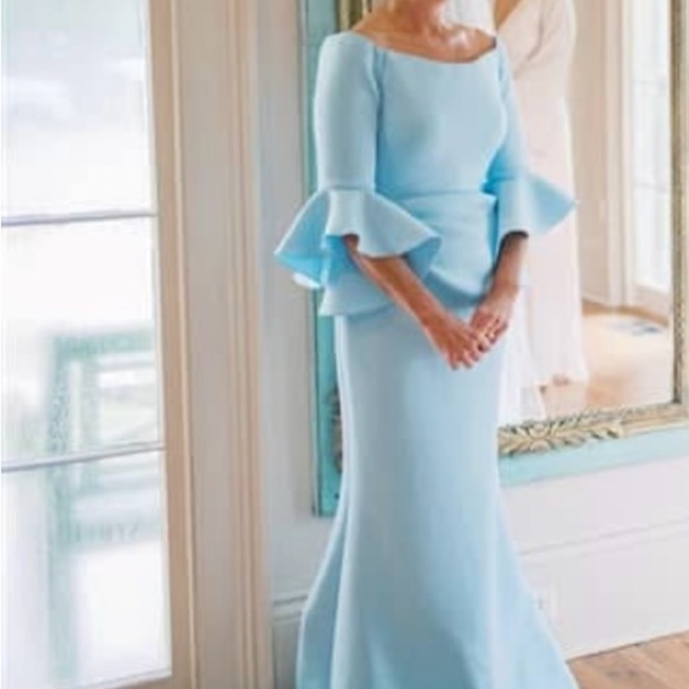 Chic Light Blue Dress with Ruffled Sleeves